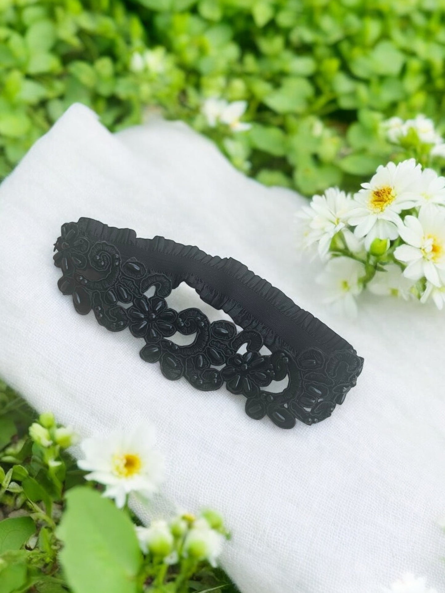 Elegant Noir Lace Headband