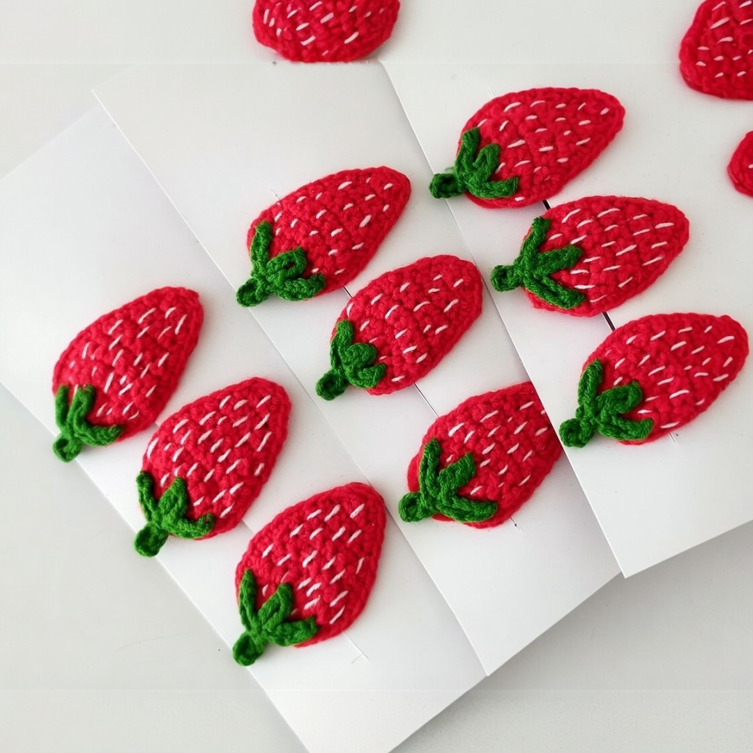 Sweet Berry Holiday Clips